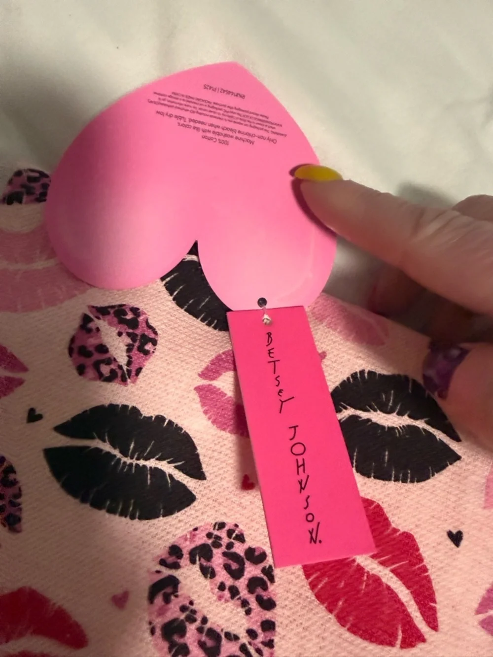 Betsy Johnson Pink Lip Print Kitchen Towel set of two! NWT